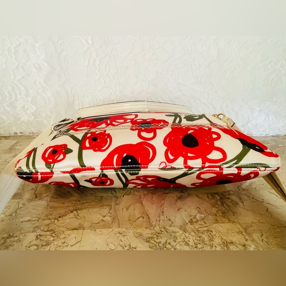 Coach 22440 poppy flowered red Stylish white and Green Women's Bag - Picture 6 of 11